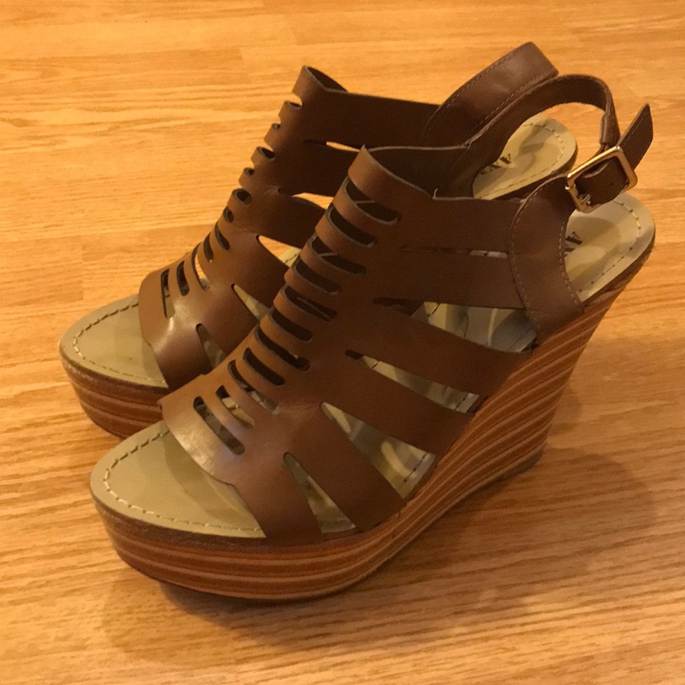 Anna Luz Wedges